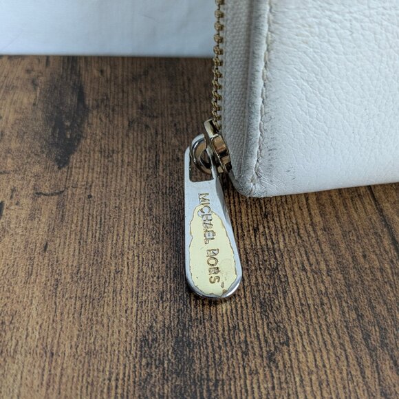 Michael Kors Ivory Zip Wallet – Pebbled Leather – Gold Logo Plate - Picture 4 of 10